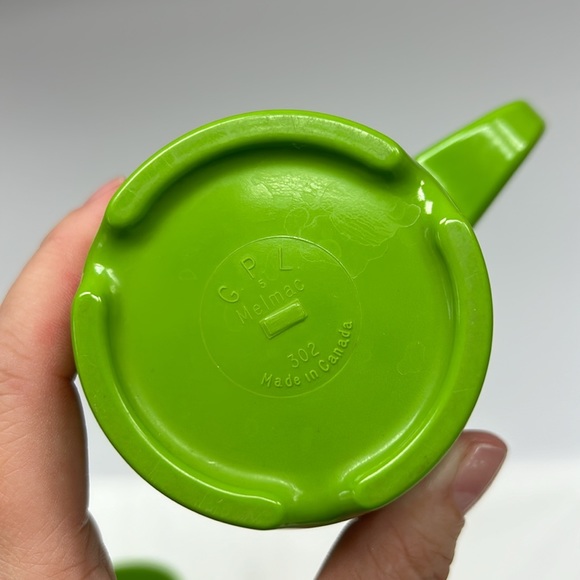 Vintage “G P L “ melmac green stackable coffee/tea mugs - Picture 5 of 7
